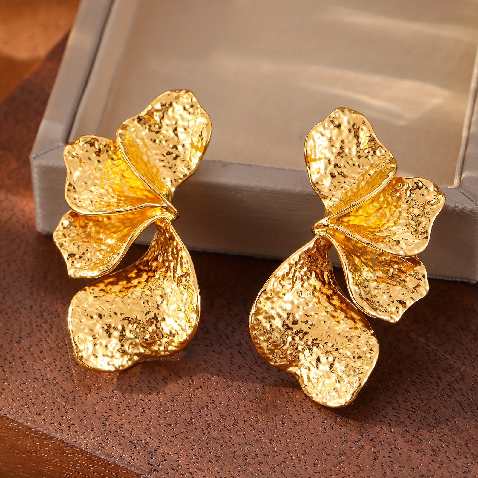 2pcs Plated Ruffled Leaf & Petal Stud Earrings Set